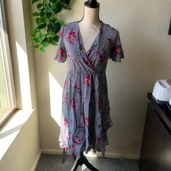 Torrid Floral Stripe Wrap Dress - Picture 4 of 7